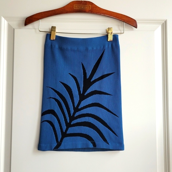 BCBGeneration bright blue mini skirt - Picture 2 of 6